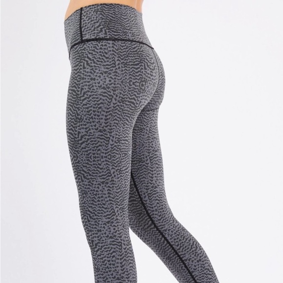 ⭐️Varley Luna Nocturnal Feathers Leggings Gray High-Rise 7/8 Stretch Size Small - Picture 2 of 8